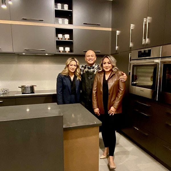 Chef-Jeremy-Senaris-with-agents-Jen-Lopez-and-Dianne-Mariano-in-A-and-S-kitchen