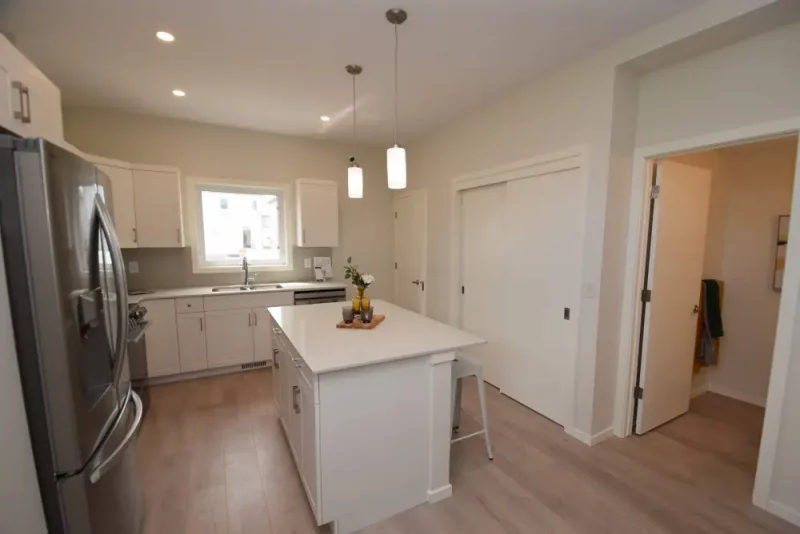 Kitchen-571-Ken-Oblik-Drive